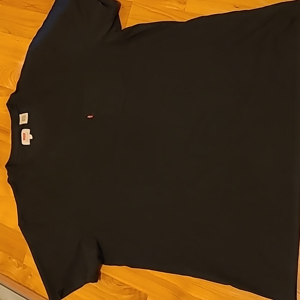 Levis black crew neck t-shirt